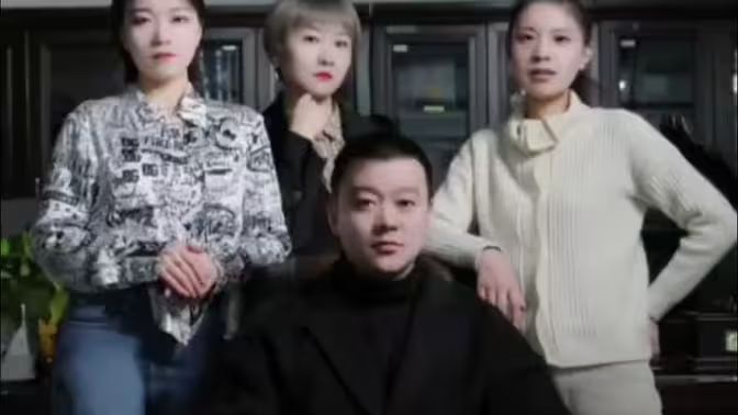 夏總，合租女孩太調(diào)皮（合租帥哥是總）(全集)